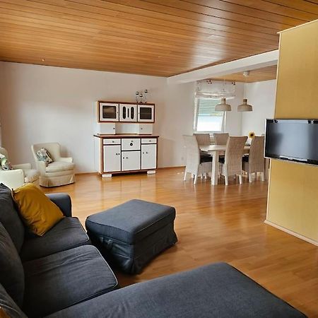 Grosse Ferienwohnung Am Waldrand เชอเนา ภายนอก รูปภาพ