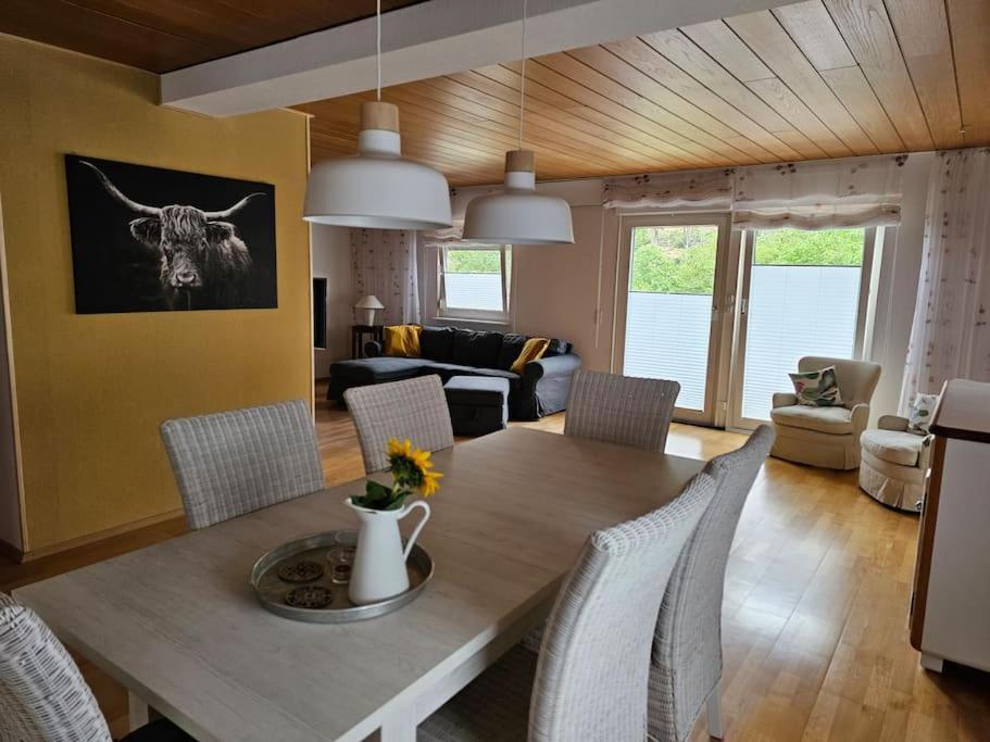 Grosse Ferienwohnung Am Waldrand เชอเนา ภายนอก รูปภาพ