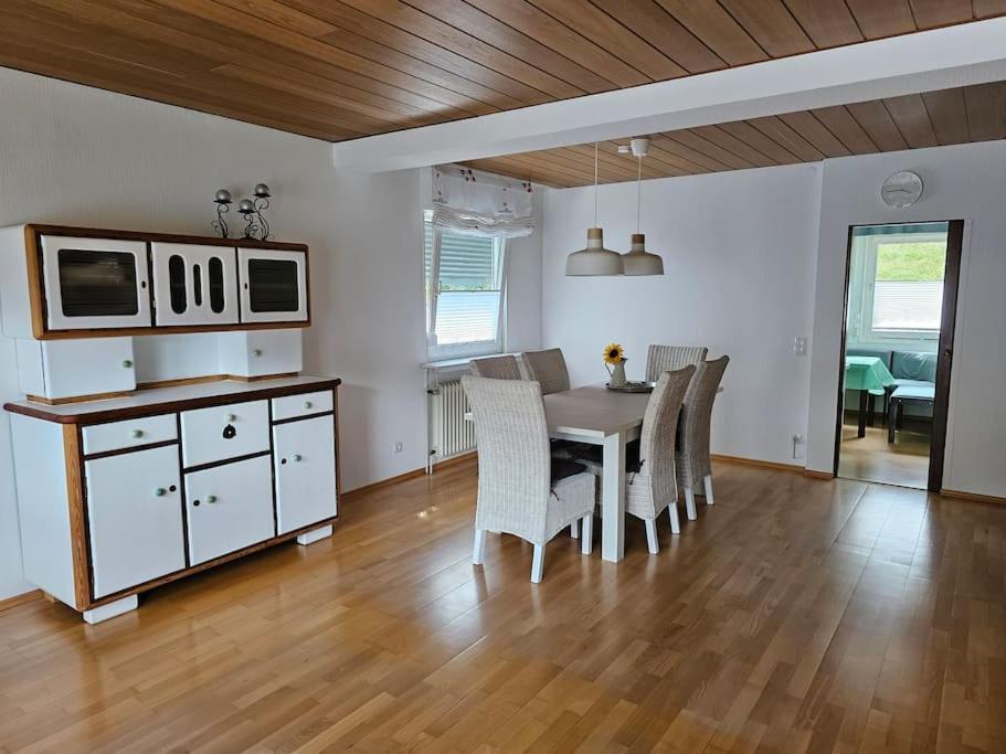 Grosse Ferienwohnung Am Waldrand เชอเนา ภายนอก รูปภาพ