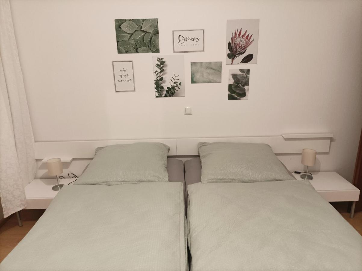 Grosse Ferienwohnung Am Waldrand เชอเนา ภายนอก รูปภาพ